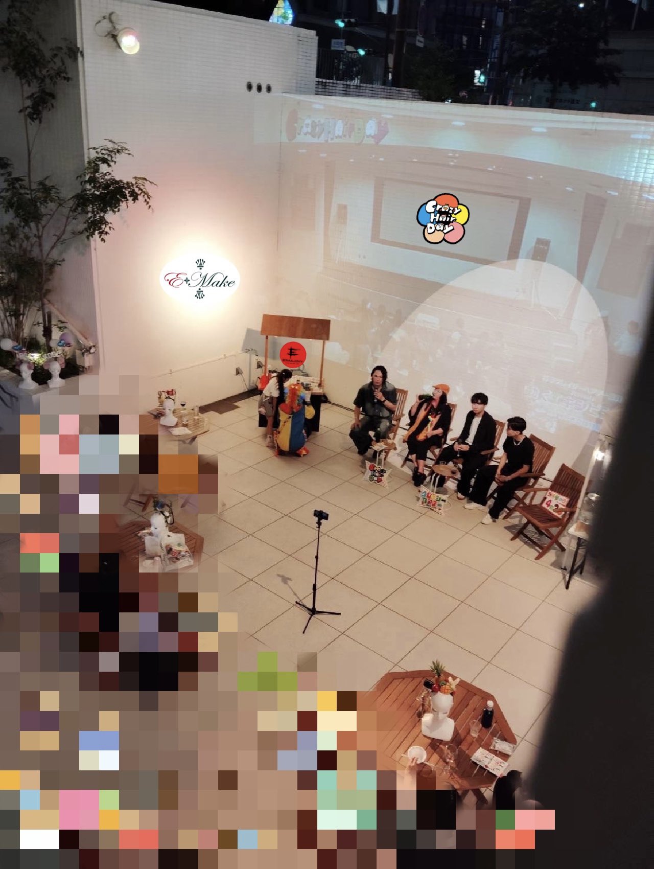 「個性を伸ばす？みんなでクレイジーになろう！」と題して トークセッションが開催されました。